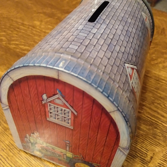 Vintage Tin Barn Bank. - Picture 6 of 7